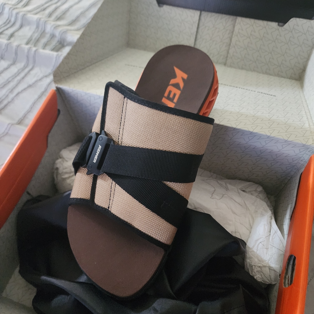 KEEN Men's Tan and Black Sandals